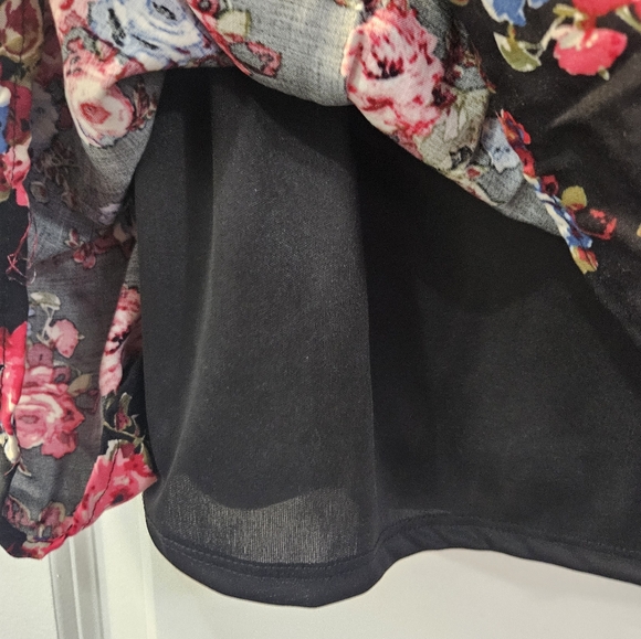 Lovesick Black Floral Crochet sleeve dress - plus size 2 - Picture 5 of 6